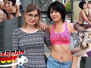Сын нюхает трусики мамы